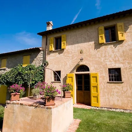 Sleeps 6 With Pool And Wifi Brisighella